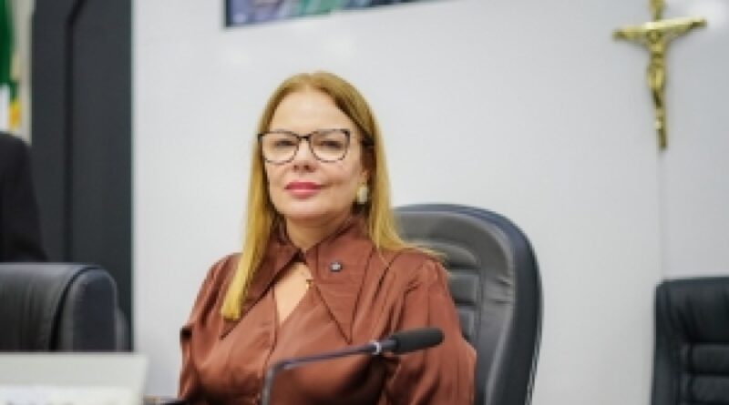 Aprovado projeto de Paula Calil que prevê a  criação do Portal TEA