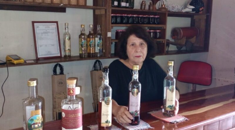 Aposentada transforma fazenda em Felixlândia e se destaca na produção de cachaça e produtos artesanais