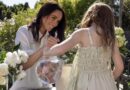 Meghan Markle exibe momento intimo com a Lilibet na web: ‘Mama’s little helpers’
