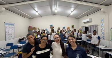 Prefeitura entrega material estruturado FTD para alunos do EJA em Primavera do Leste