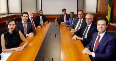 Copom deve iniciar corte da Selic em meio à alta do petróleo e incertezas inflacionárias