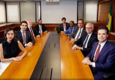 Copom deve iniciar corte da Selic em meio à alta do petróleo e incertezas inflacionárias