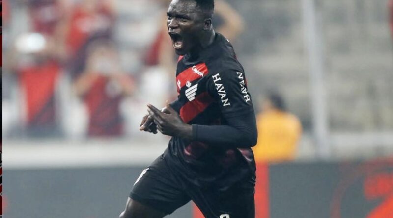 Athletico-PR vence Cruzeiro e coloca Raposa na zona do rebaixamento