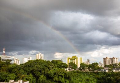 Cuiabá permanece em alerta para tempestades; risco de chuvas intensas atinge todos os municípios de MT