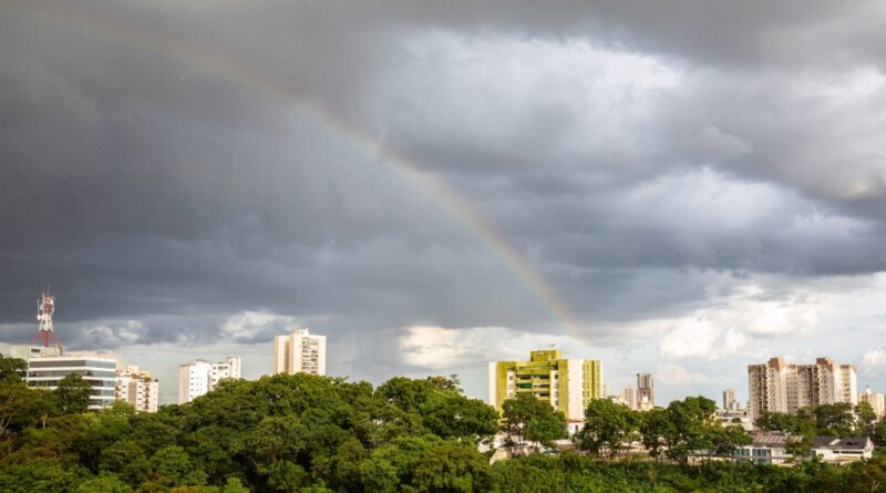 Cuiabá permanece em alerta para tempestades; risco de chuvas intensas atinge todos os municípios de MT
