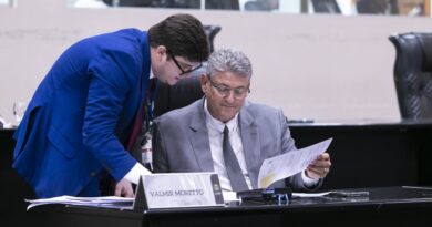 ALMT aprova propostas de Moretto que reconhecem lideranças e história da região Oeste