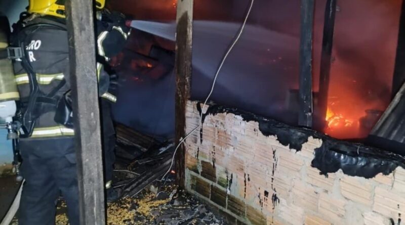 Corpo de Bombeiros combate incêndios em residências em Sinop e Sorriso