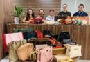 Bolsas arrecadadas em evento de empreendedorismo feminino são entregues à Secretaria de Assistência Social