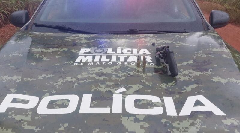 PM prende trio com arma de fogo e cigarros de maconha durante abordagem