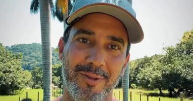 André Marques celebra dois anos sem fumar após perda do pai: ‘É qualidade de vida’