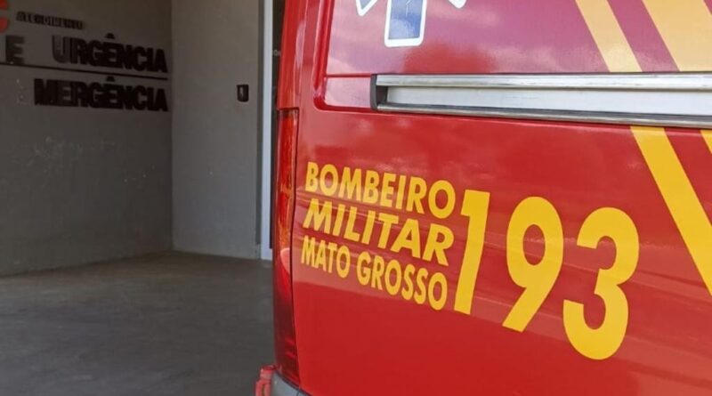 Corpo de Bombeiros socorre passageiros após ônibus sair da pista na BR-163