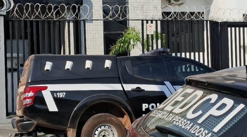 Polícia Civil prende homicida foragido durante ação para apurar maus-tratos contra idosos