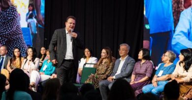 Max Russi participa de evento em homenagem às servidoras públicas