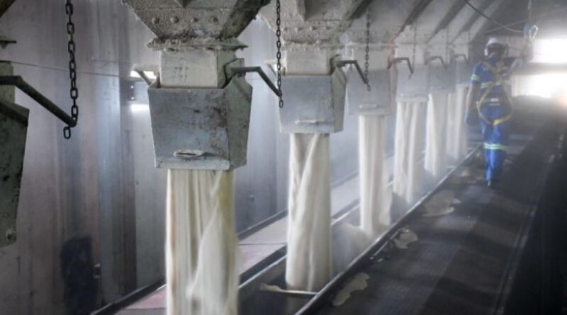 Exportação de açúcar ganha ritmo com 44 navios na fila e previsão de embarque de 1,56 milhão de toneladas