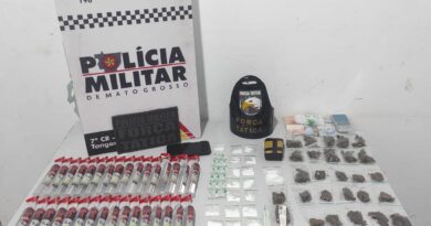 Força Tática prende homem com porções de drogas e frascos de lança-perfume