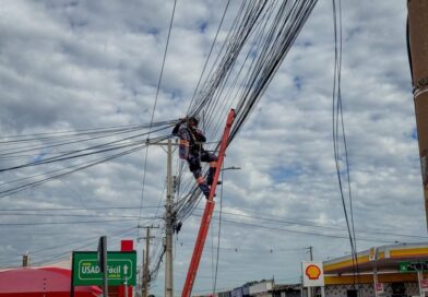 Operação remove cabos irregulares neste domingo na avenida Comandante Costa