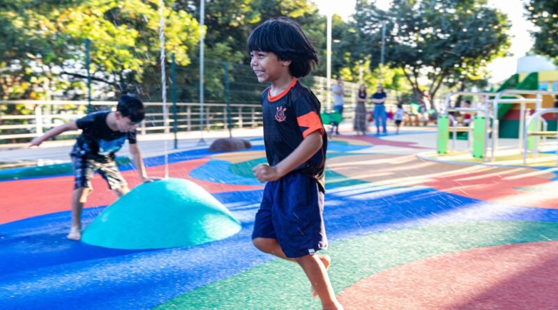 Cuiabá entrega playground na Orla do Porto e anuncia expansão do projeto para outras regiões da cidade