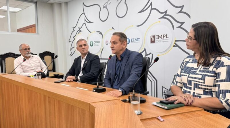 Wilson Santos reúne Sefaz e MTPrev para discutir solução ao superendividamento dos servidores de MT