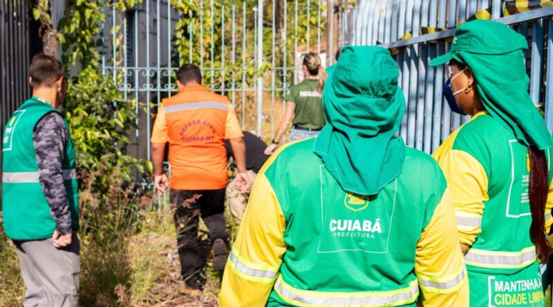 Prefeitura aplica R$ 37,6 mil em multas e inicia limpeza em condomínio abandonado