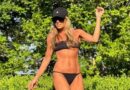 Adriane Galisteu curte dia de sol em Positano e exibe boa forma: ‘Itália’