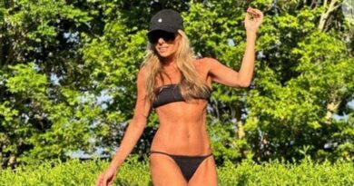Adriane Galisteu curte dia de sol em Positano e exibe boa forma: ‘Itália’