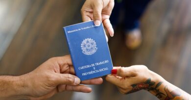 Prefeitura de Cuiabá tem 10 vagas  para operador de escavadeira com salário de R$ 3,8 mil
